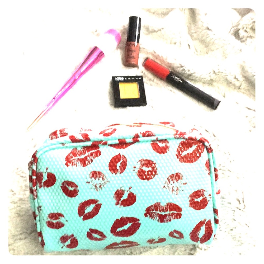 Spacious makeup bag